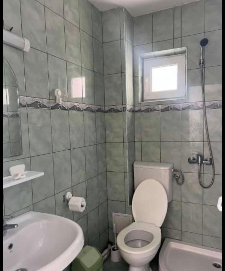 מלון קוסטינסטי Vila George מראה חיצוני תמונה