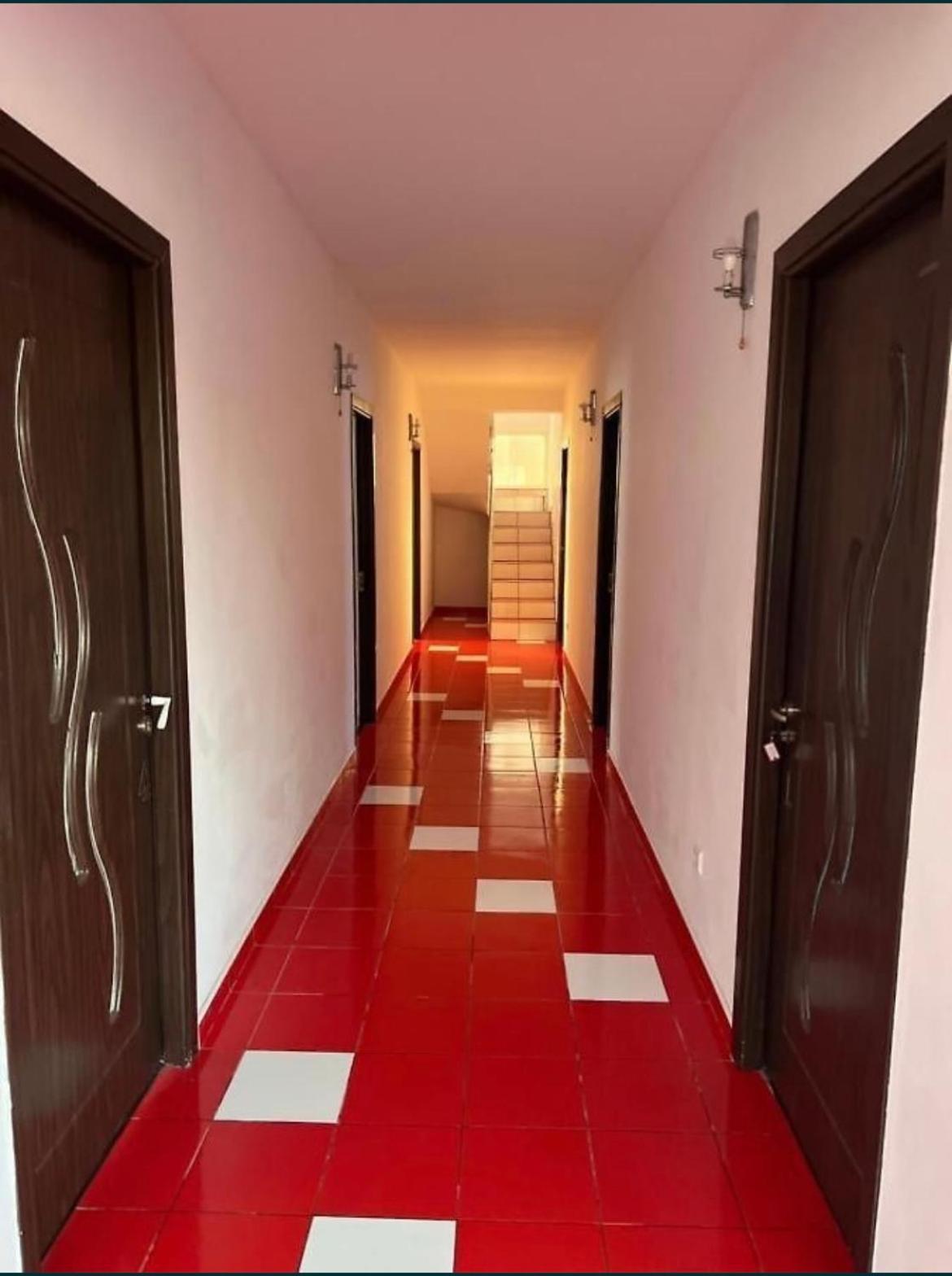 מלון קוסטינסטי Vila George מראה חיצוני תמונה